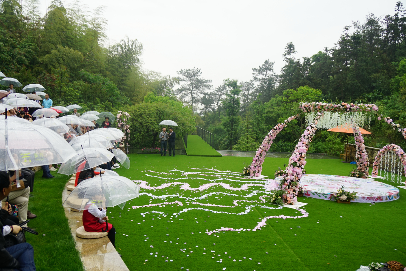 婚礼,在山野之间